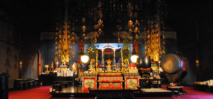 呑山観音寺本堂内陣